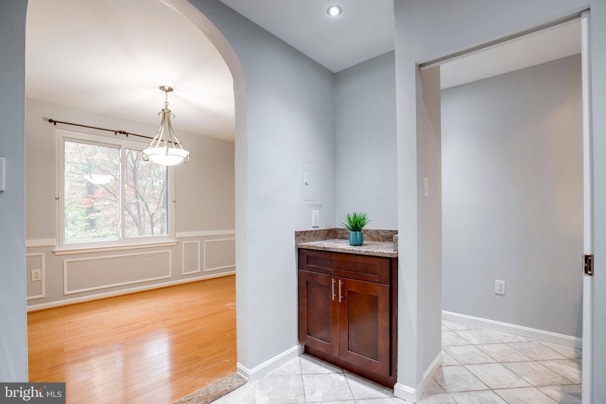 Fairfax, VA 22031,9737 KINGS CROWN CT #102