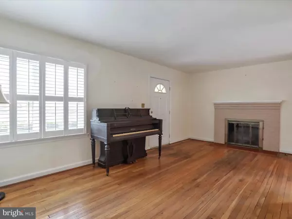 Front Royal, VA 22630,5 S CHARLES ST