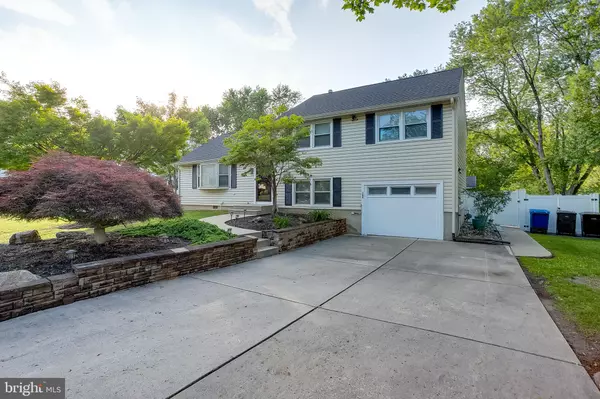 Delran, NJ 08075,104 GREEN BRIAR DR