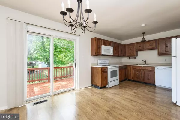 Woodbridge, VA 22193,5308 MACWOOD DR