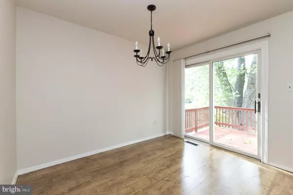 Woodbridge, VA 22193,5308 MACWOOD DR