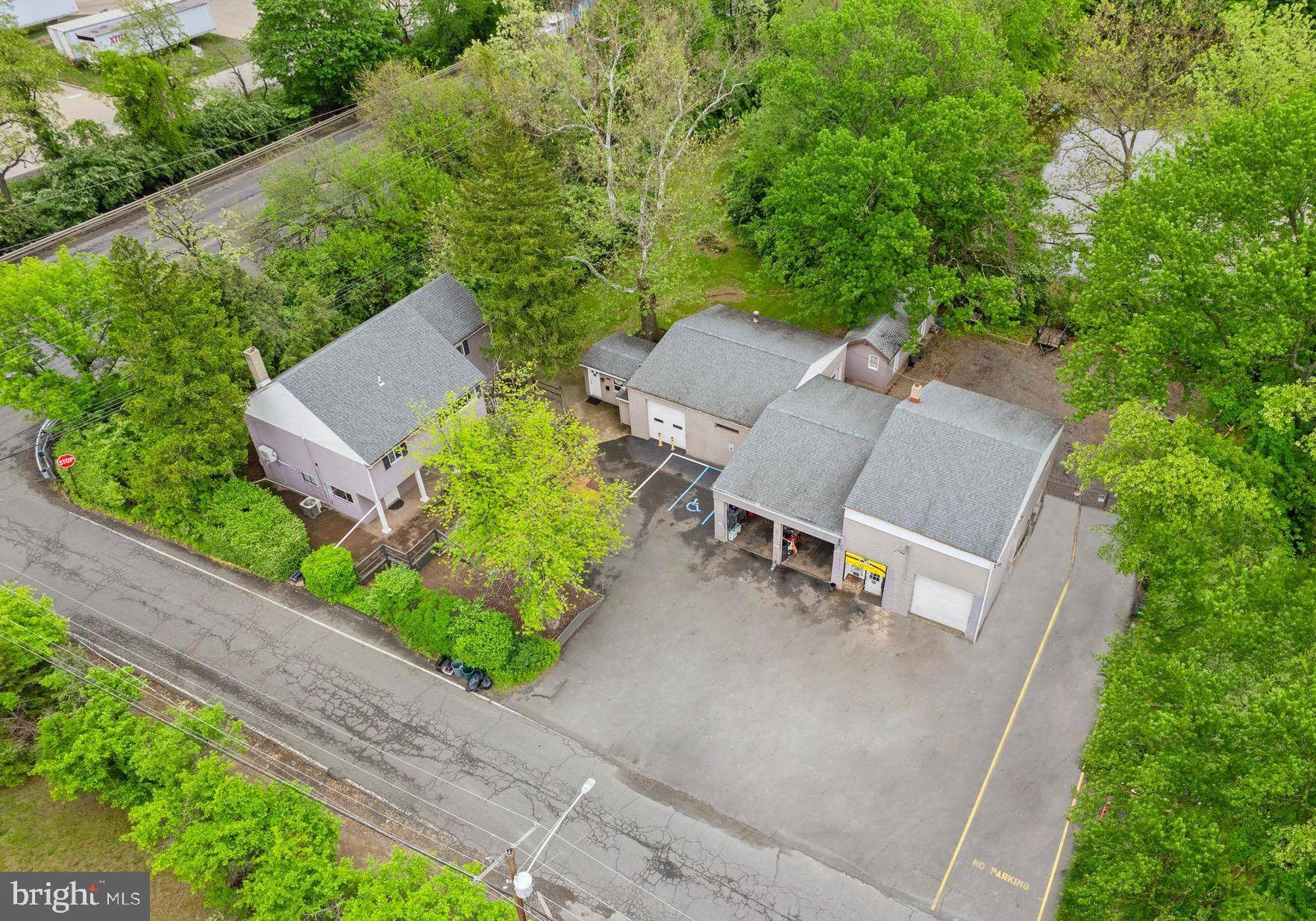 41 CEDAR LN, Morrisville, PA 19067