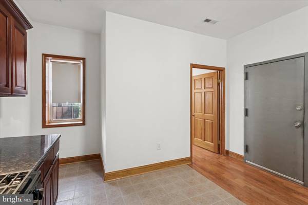 Philadelphia, PA 19123,1330 W GIRARD AVE #2F