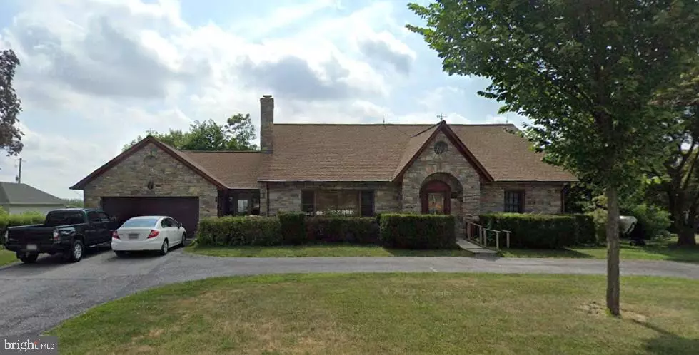 49 N MAIN ST, Stewartstown, PA 17363