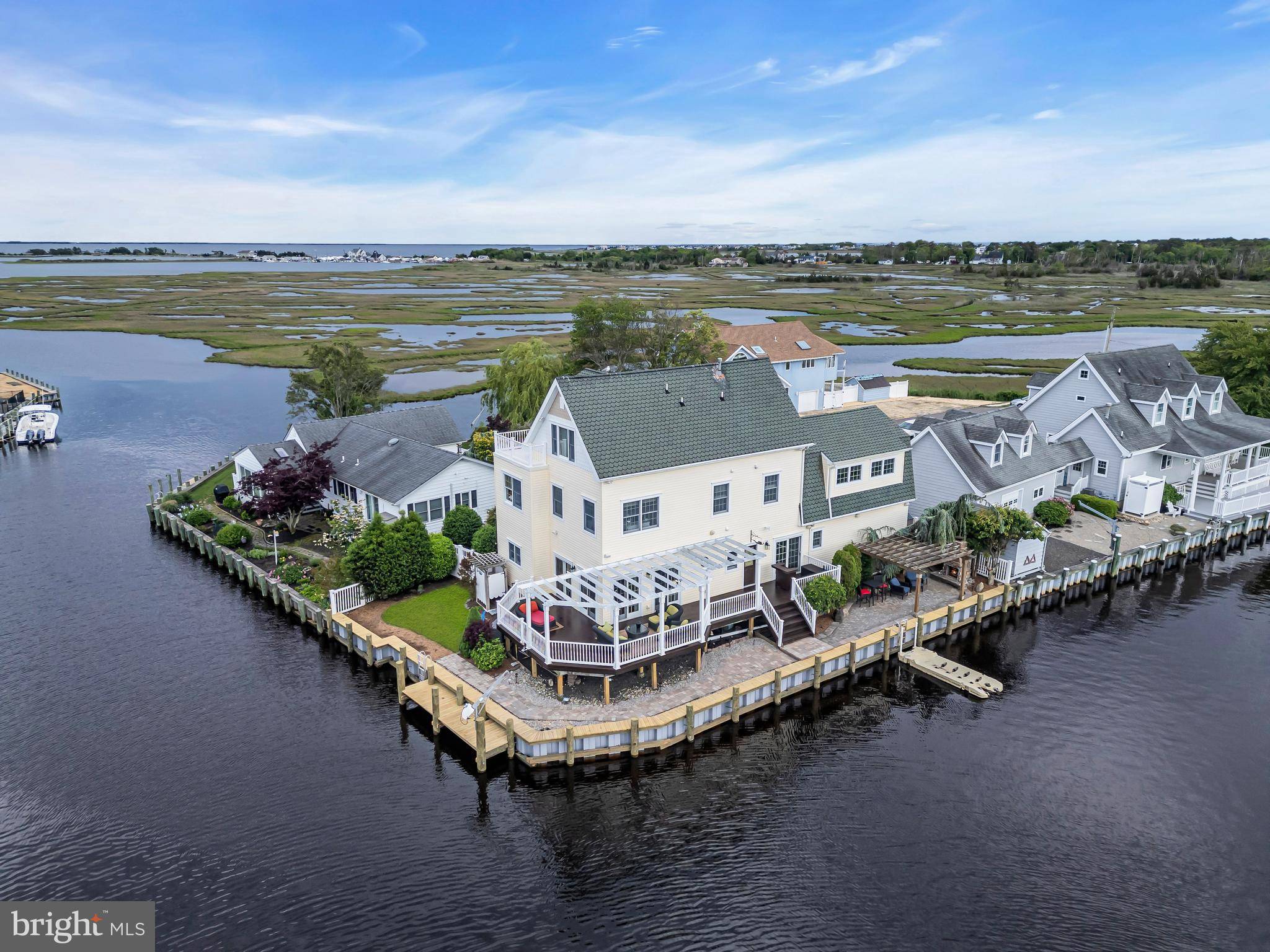 Bayville, NJ 08721,221 MAGNOLIA DR