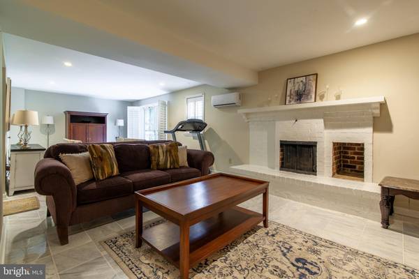 Mclean, VA 22101,6034 CHESTERBROOK RD RD #B
