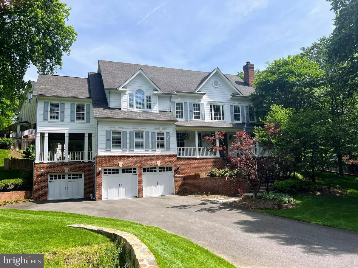 Mclean, VA 22101,1918 VALLEYWOOD RD