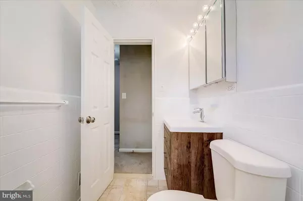 Washington, DC 20032,872 BELLEVUE ST SE