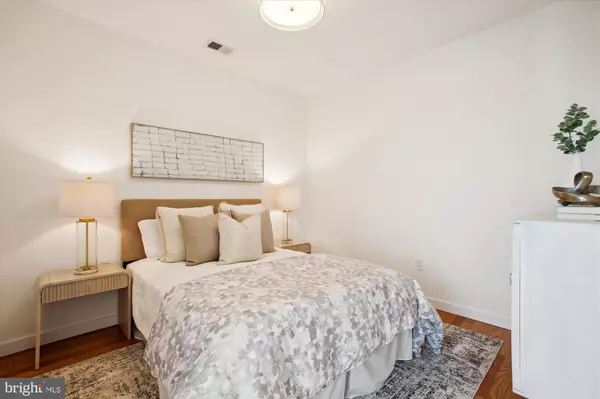 Washington, DC 20001,435 R ST NW #306