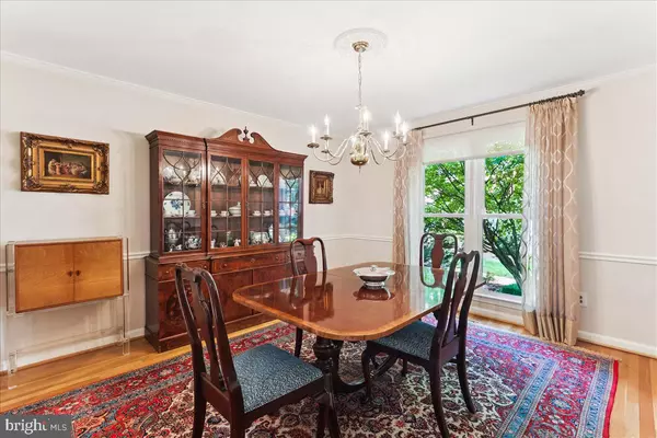 Falls Church, VA 22043,2073 HOPEWOOD DR