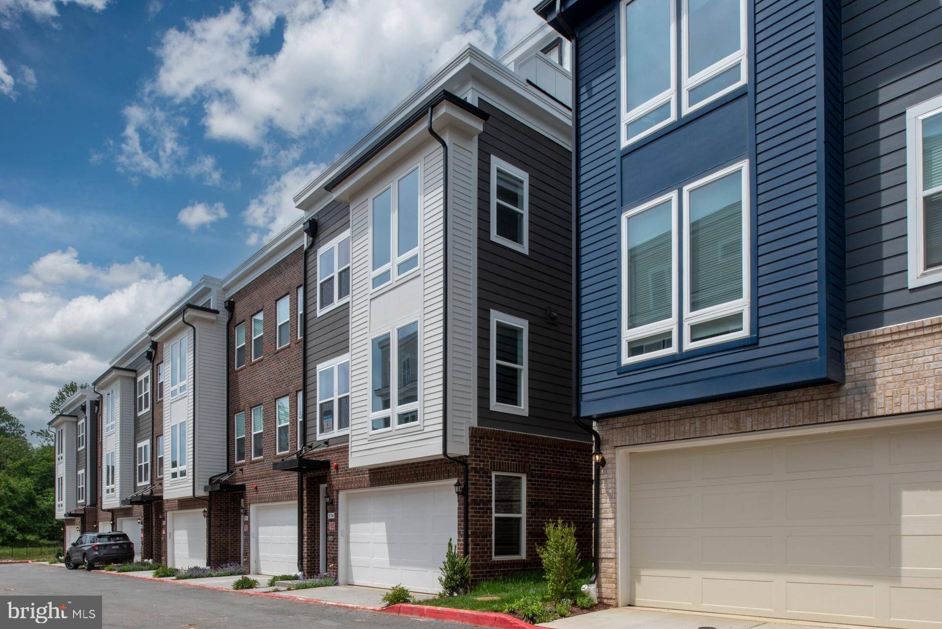 Fairfax, VA 22030,10584 RED OAK ST