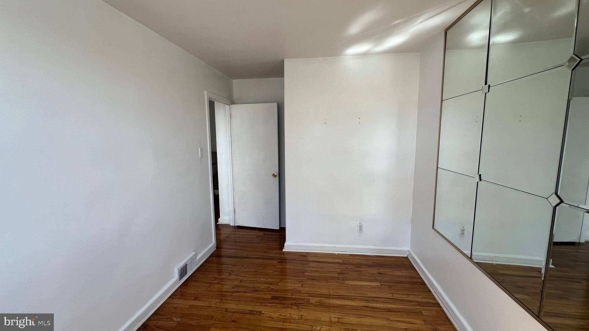 Philadelphia, PA 19120,352 E CLAREMONT RD