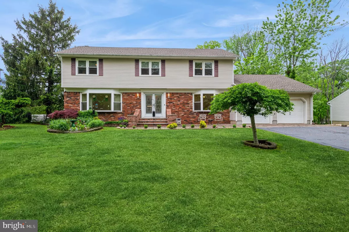 Matawan, NJ 07747,27 BRIARWOOD DR