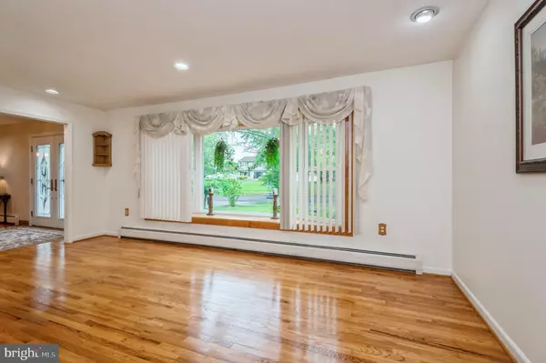 Matawan, NJ 07747,27 BRIARWOOD DR