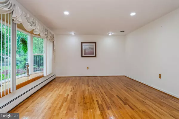 Matawan, NJ 07747,27 BRIARWOOD DR