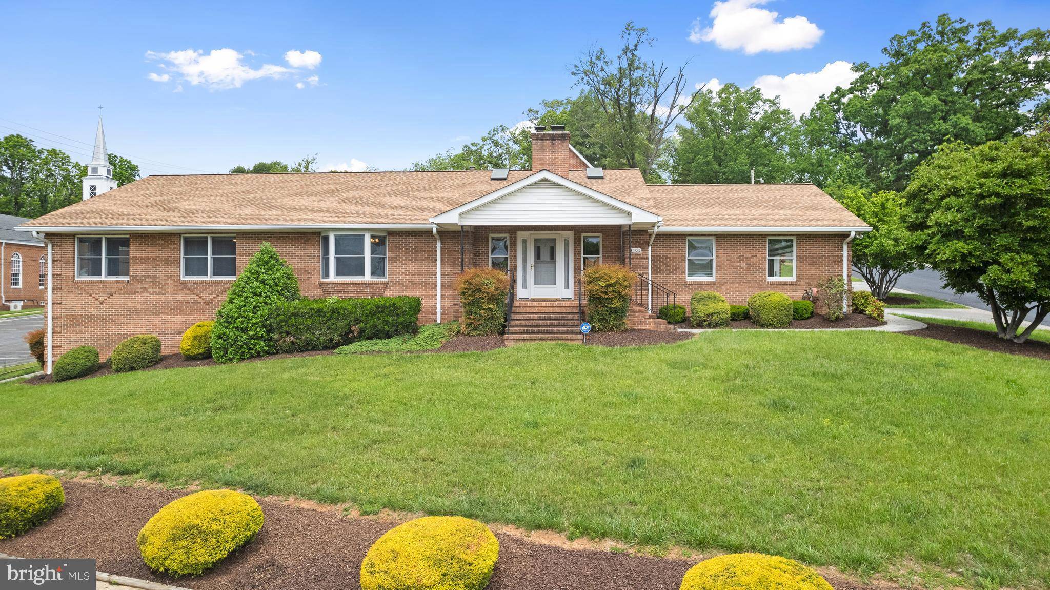 105 LURAY AVE, Front Royal, VA 22630