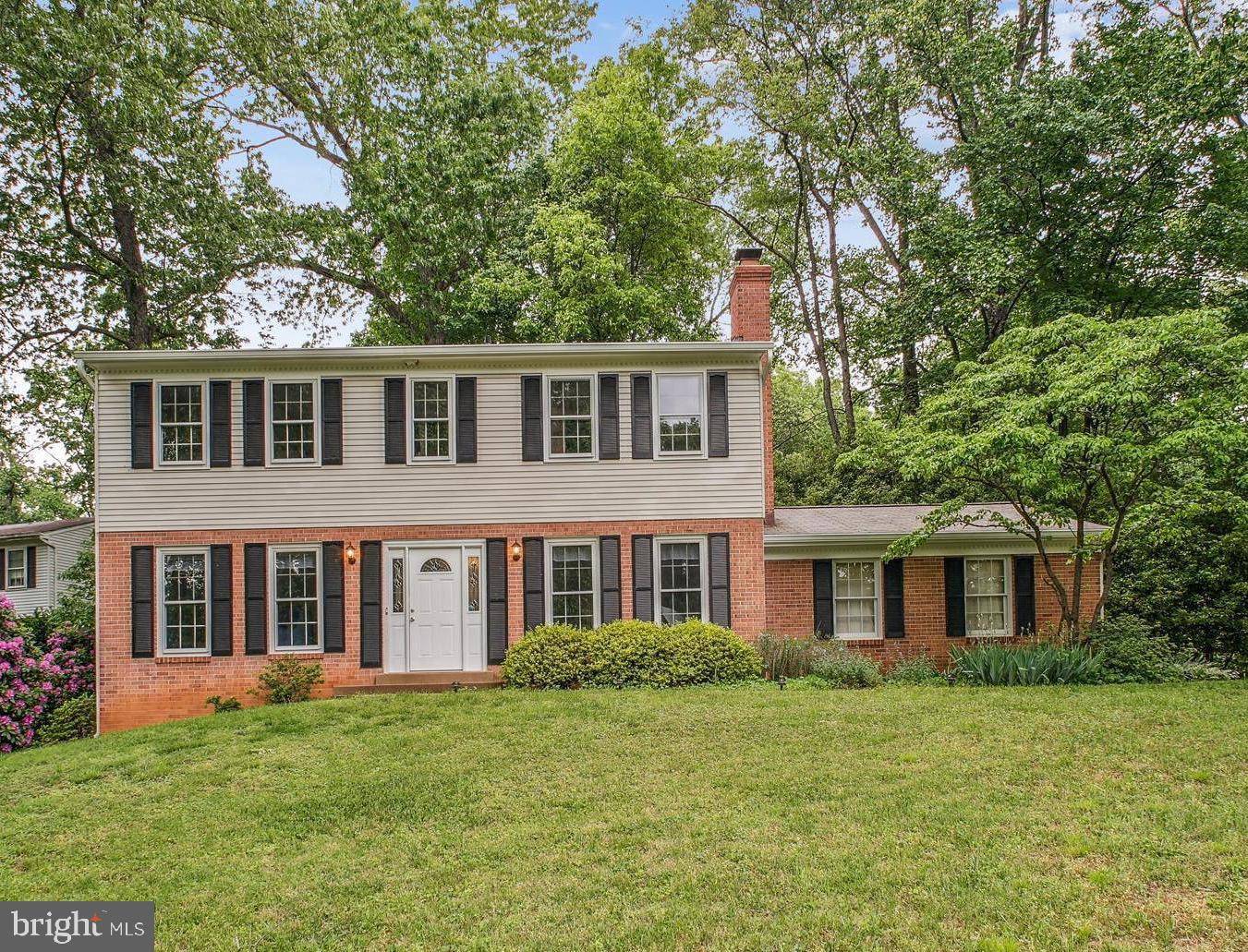 12208 FOLKSTONE DR, Oak Hill, VA 20171