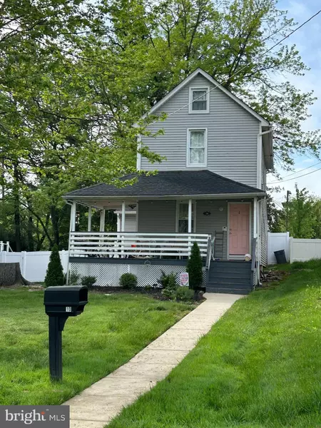 10 ASHLAND AVE, Barrington, NJ 08007