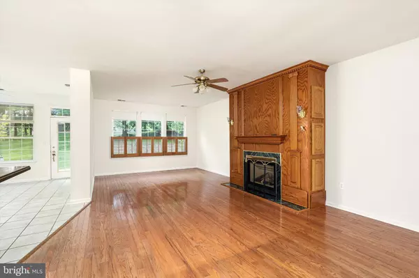 Columbus, NJ 08022,21 BARBARY LN