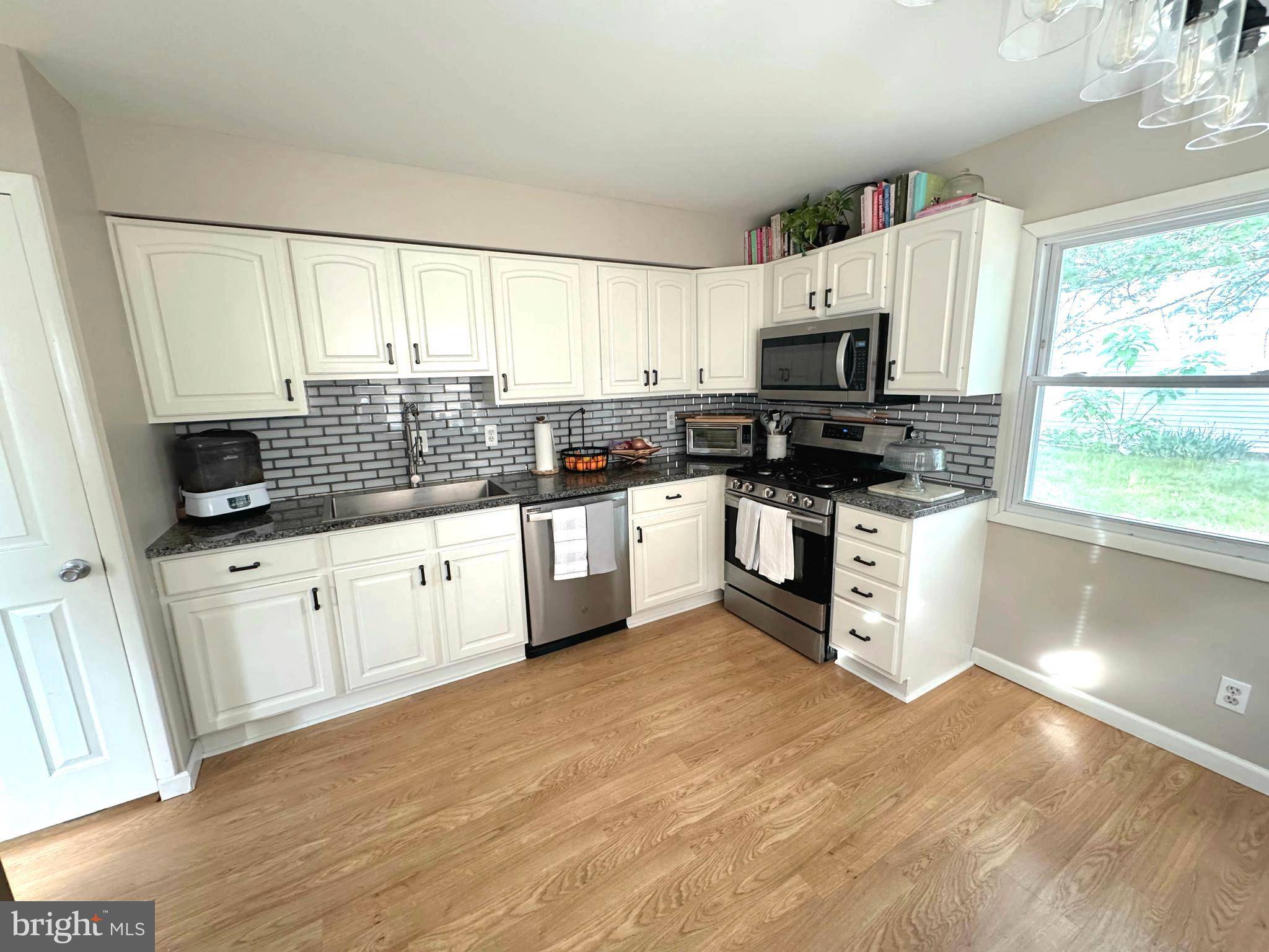 246 MONTGOMERY DR, Mantua, NJ 08051