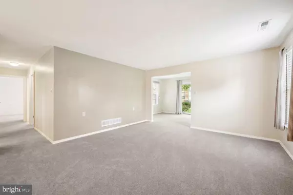 Mount Laurel, NJ 08054,23 VILLAGE LA LN