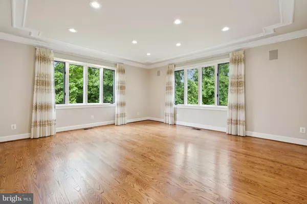 Mclean, VA 22101,6723 GEORGETOWN PIKE