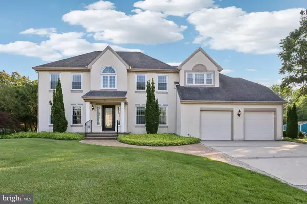 15 HORSESHOE DR, Mount Laurel, NJ 08054
