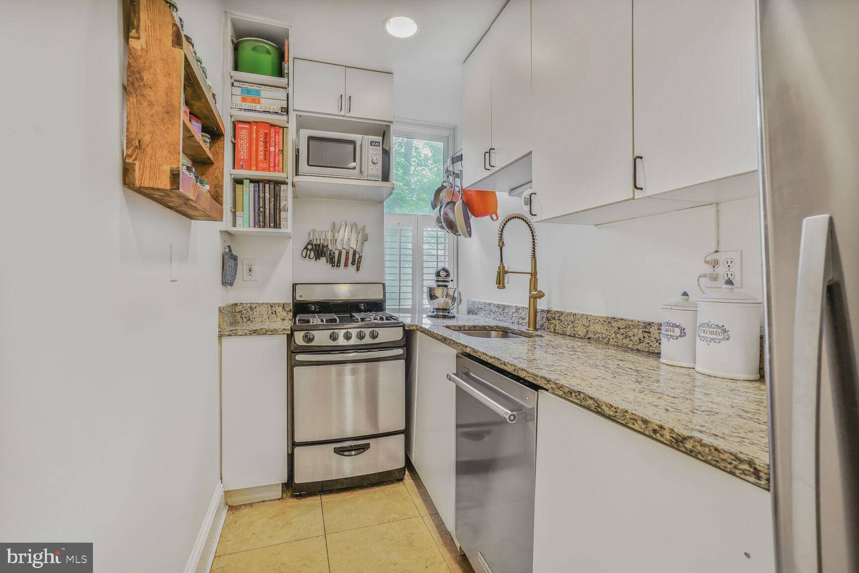 Washington, DC 20009,1901 COLUMBIA RD NW #105