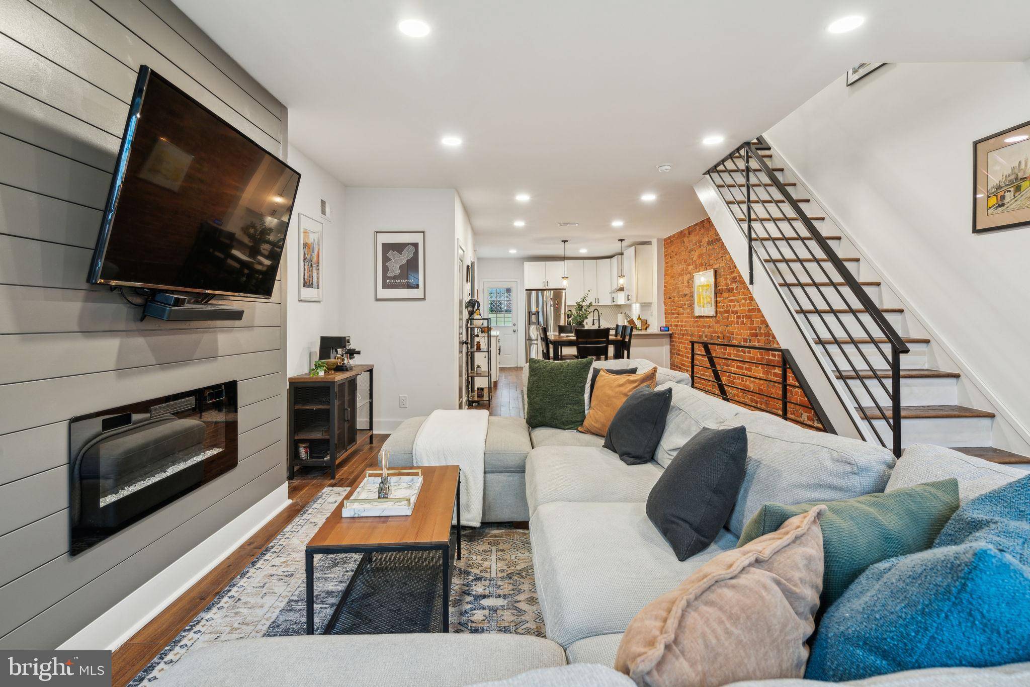 2518 CARPENTER ST, Philadelphia, PA 19146
