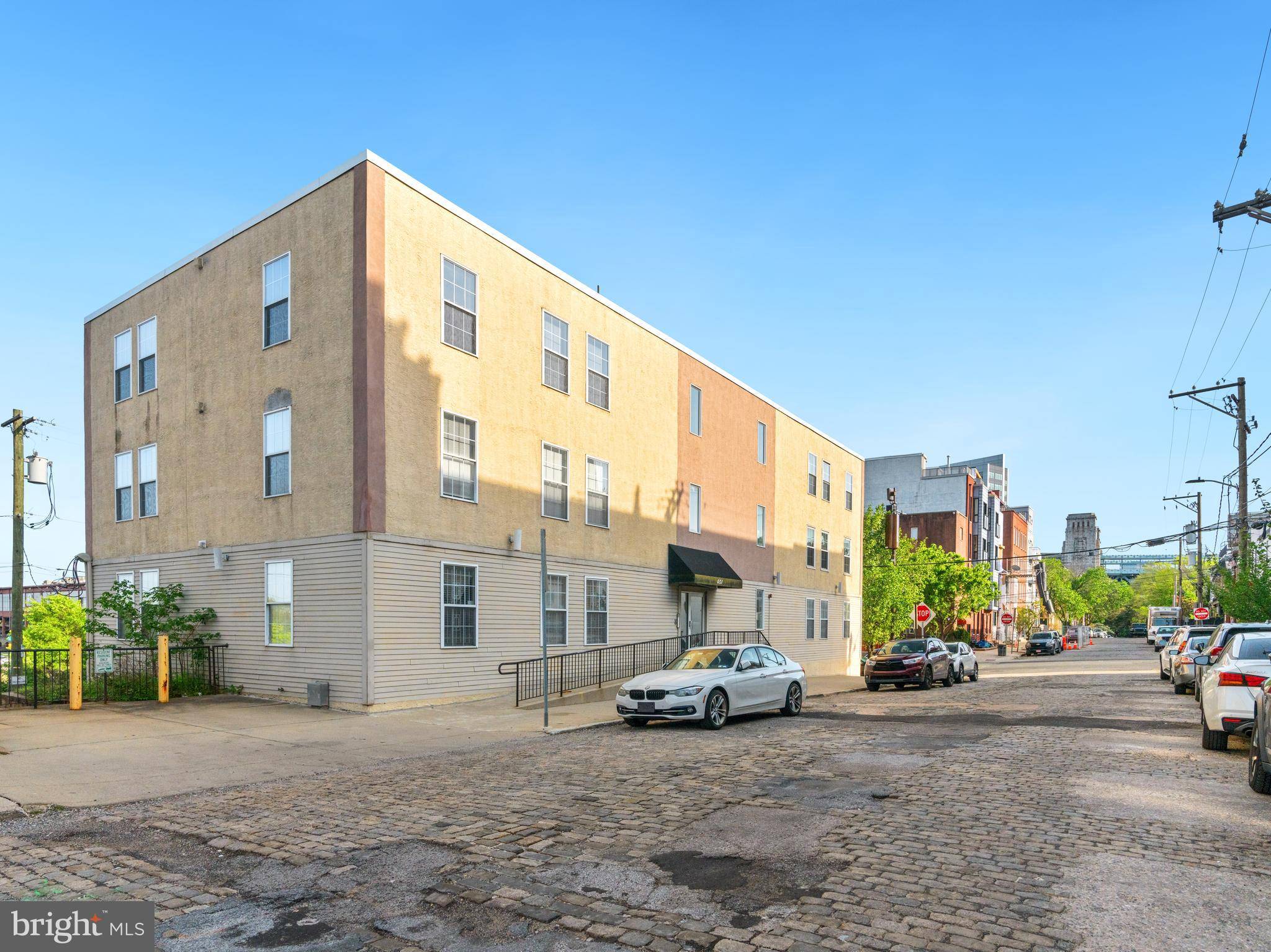Philadelphia, PA 19123,401 N FRONT ST #3B