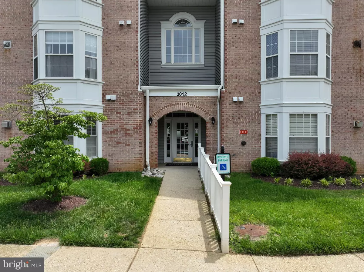 Annapolis, MD 21401,2052 QUAKER WAY #8