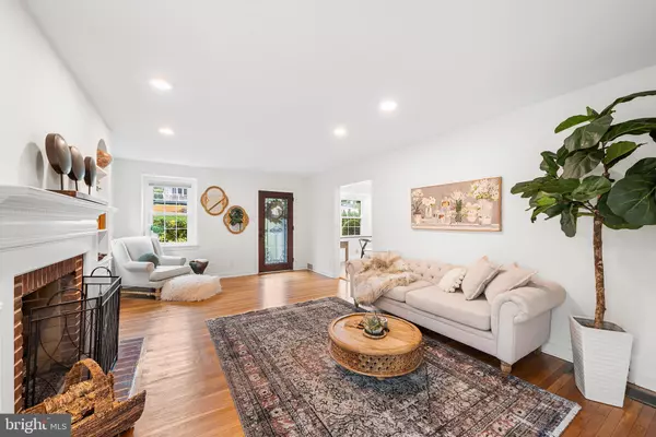 Havertown, PA 19083,727 E MANOA RD