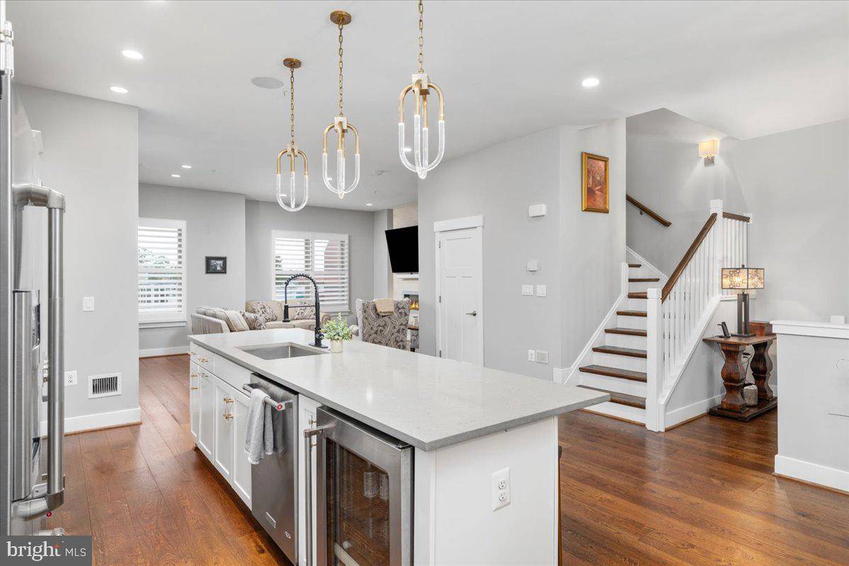 Herndon, VA 20170,101 DYER CT