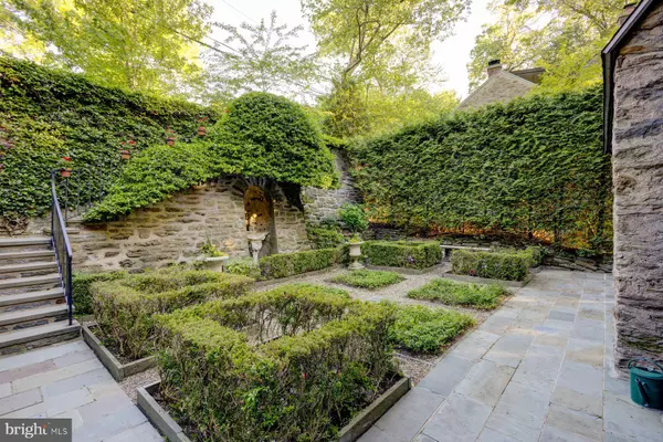 Philadelphia, PA 19118,95 W HAMPTON RD