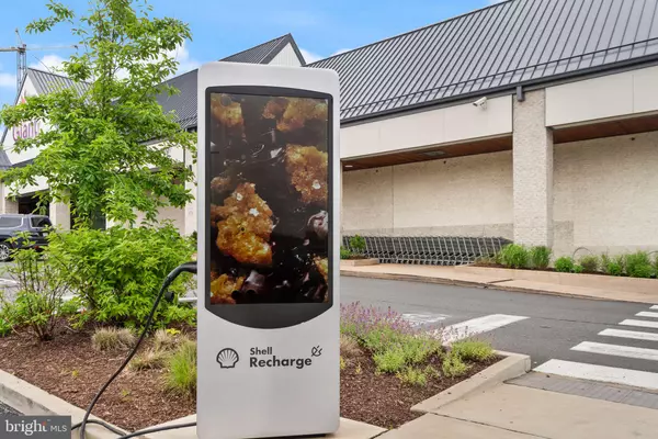 Falls Church, VA 22043,6927 HAYCOCK RD