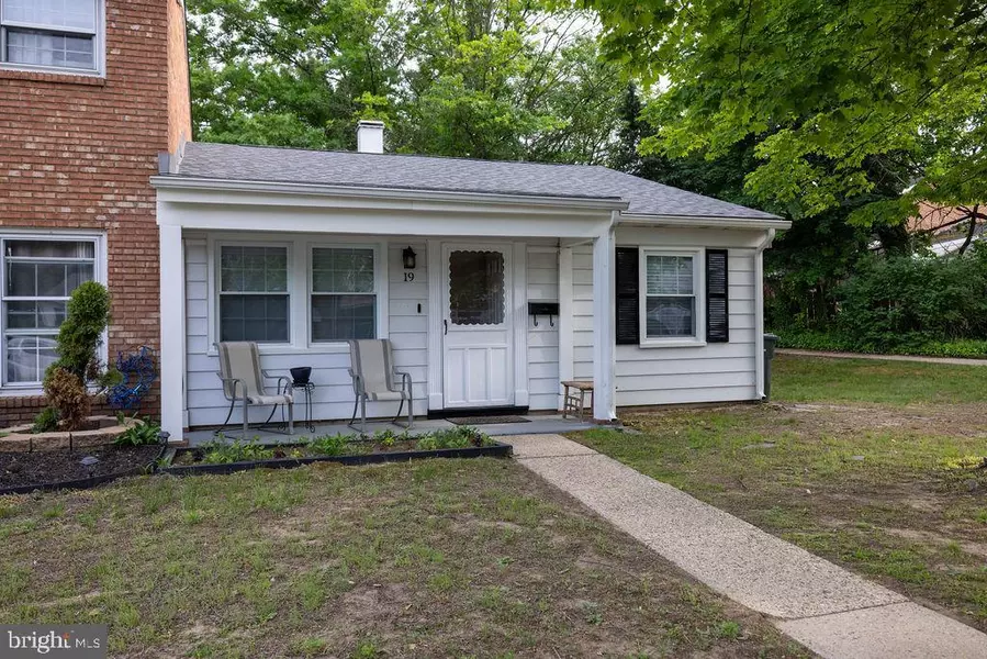 19 RITTENHOUSE DR, Willingboro, NJ 08046