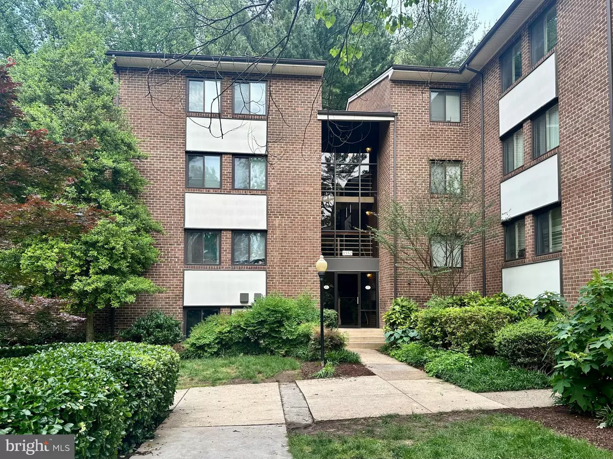 Reston, VA 20190,1552 NORTHGATE SQ #12B