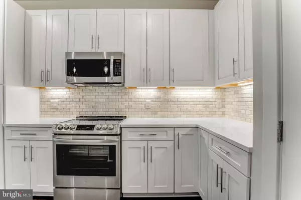 Mclean, VA 22102,1761 OLD MEADOW RD #209