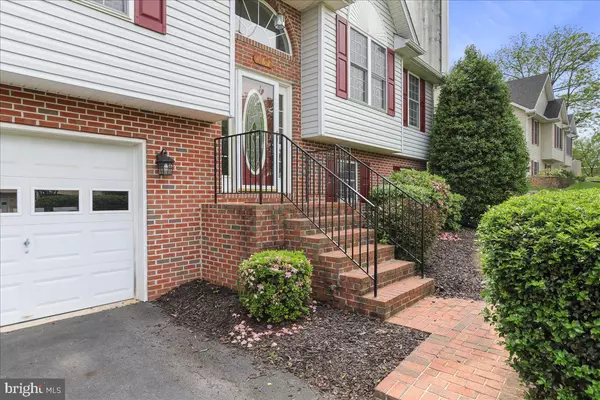 Ranson, WV 25438,462 OAK LEE DR