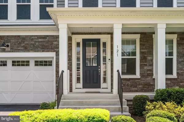 Purcellville, VA 20132,121 S 32ND ST