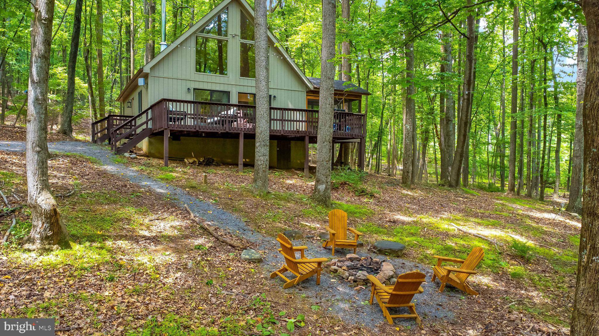 114 LIMESTONE LN, Berkeley Springs, WV 25411