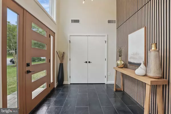 Falls Church, VA 22042,7904 HOLMES RUN DR