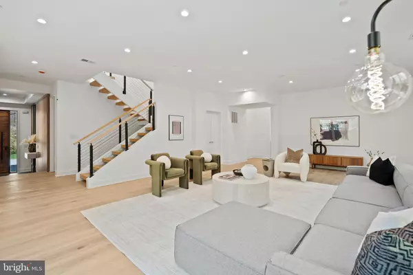 Washington, DC 20008,4656 BROAD BRANCH RD NW