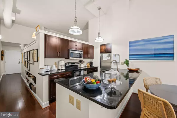 Philadelphia, PA 19103,2429-41 LOCUST ST #409