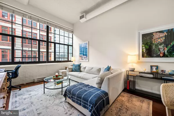 Philadelphia, PA 19103,2429-41 LOCUST ST #409