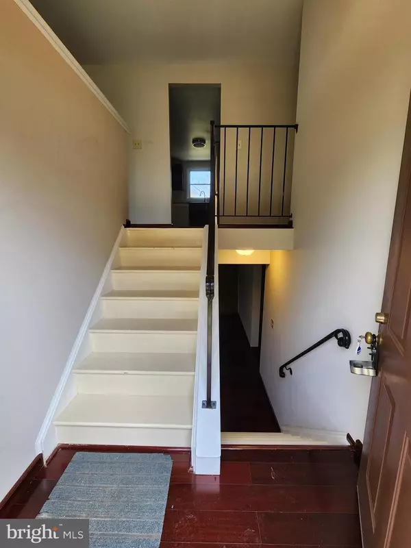 Falls Church, VA 22042,3200 HOLLY BERRY CT