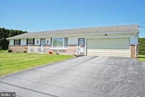 649 HILLTOP RD, Myerstown, PA 17067