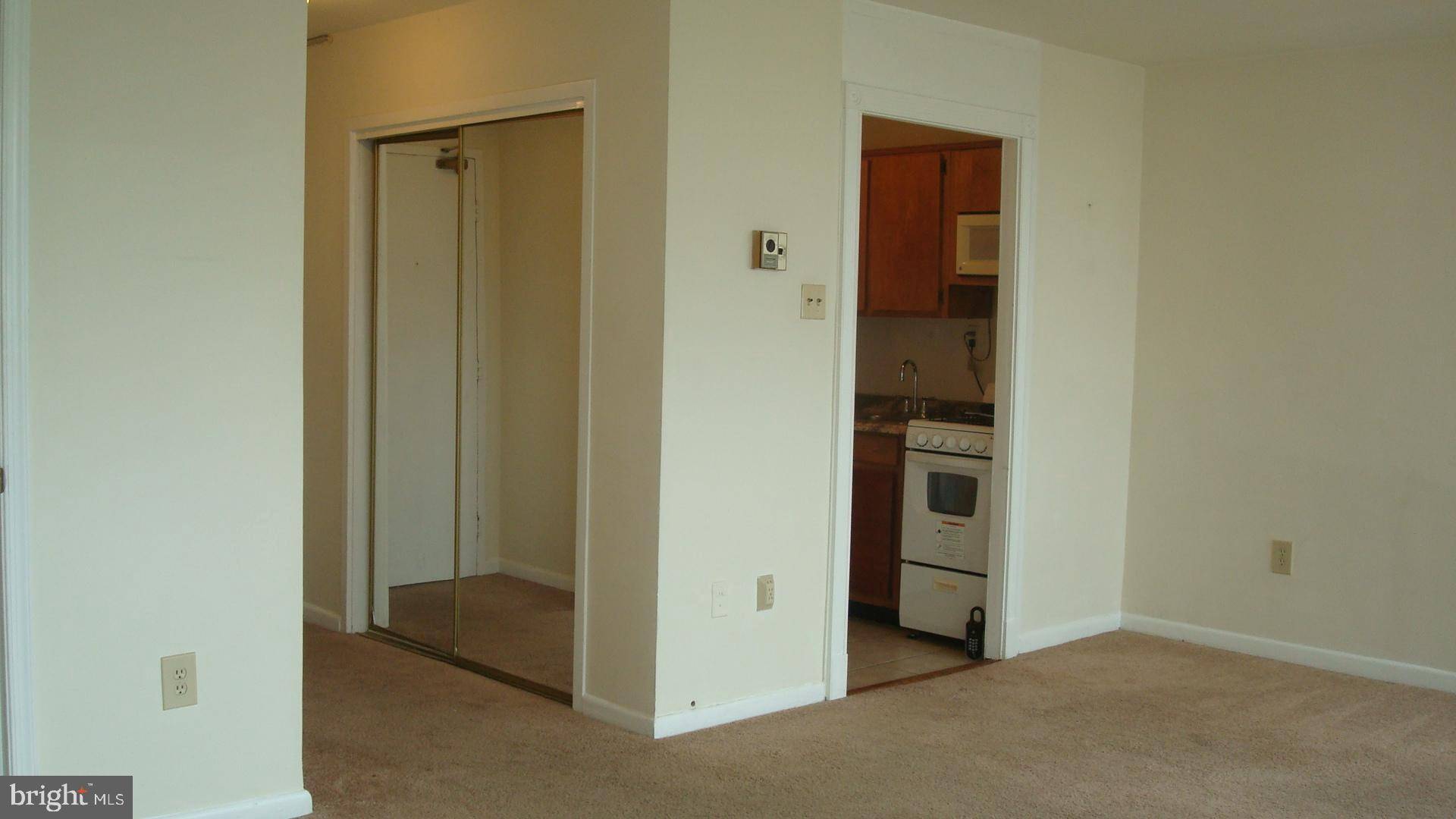 Alexandria, VA 22307,6641 WAKEFIELD DR #801