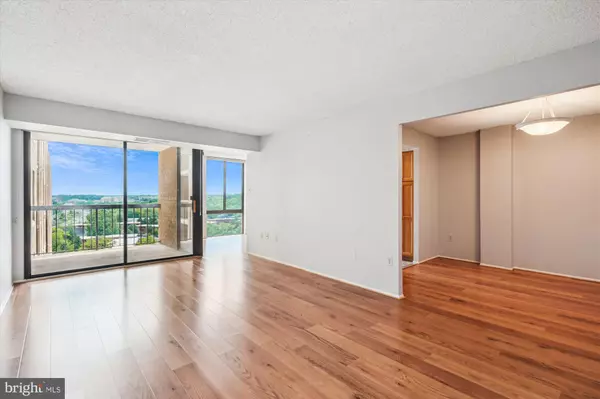 Arlington, VA 22204,4500 S FOUR MILE RUN DR #1016