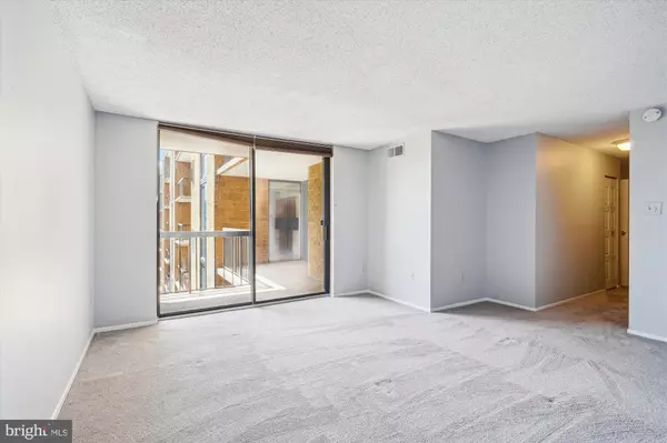 Arlington, VA 22204,4500 S FOUR MILE RUN DR #1016